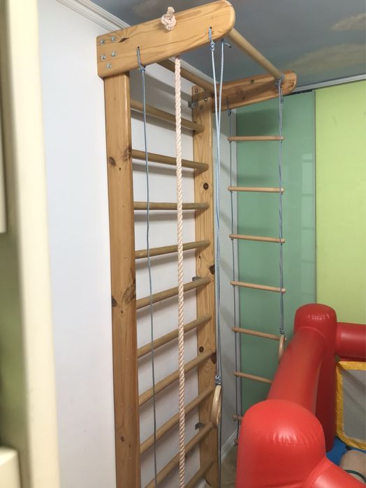 Дитячий спортивний куточок ( шведська стінка)