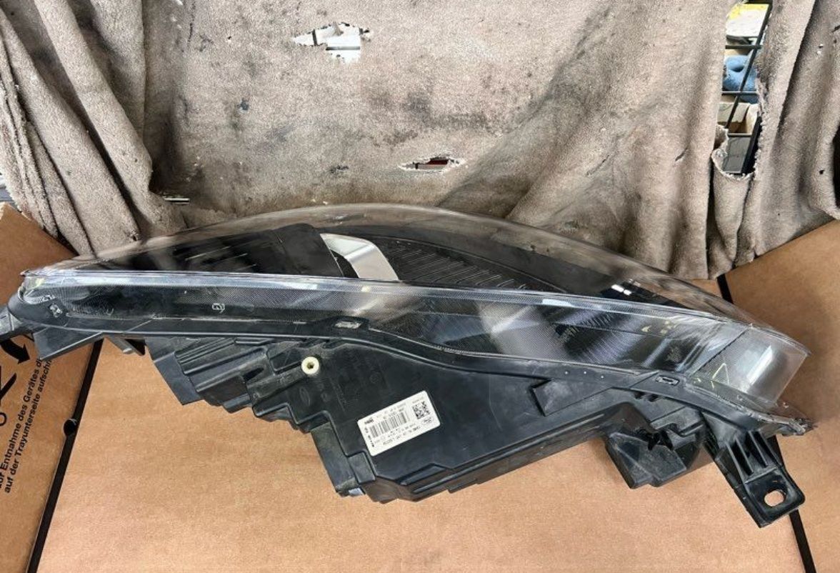 Farol Ford kuga 2020