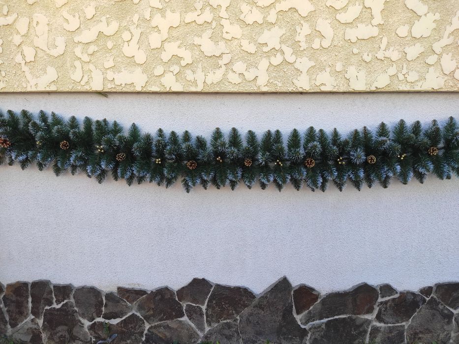 Хвойная гирлянда.  Ялинкова гірлянда