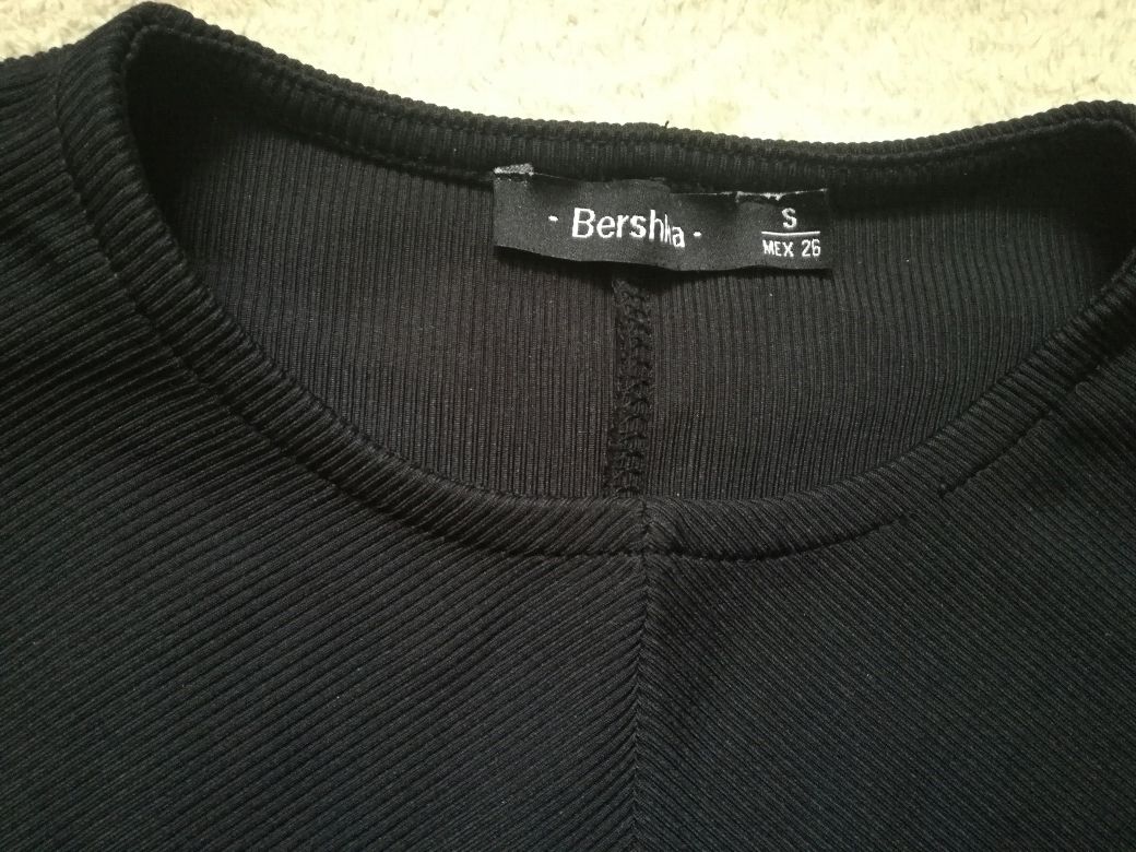 Czarna sukienka mini Bershka obcisła, rozmiar S