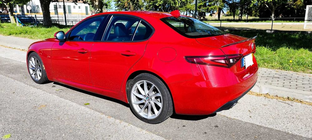 Alfa Romeo Giulia 2.2 Diesel AT8 180CV