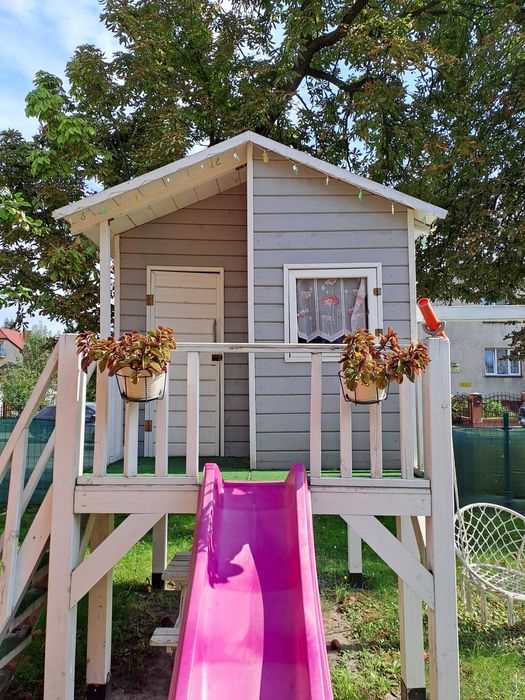 Drewniany domek dla dziecil