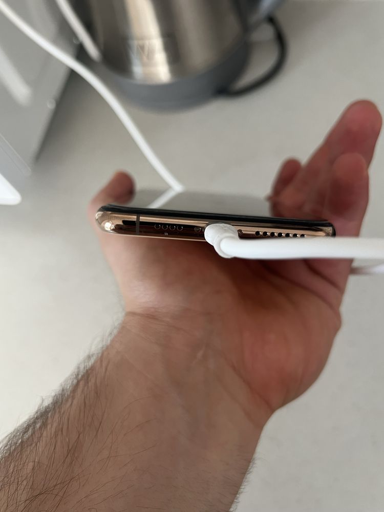 iPhone 11 pro max 256 icloud