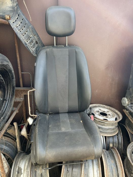 Сідушка передня Renault Рено Меган 3