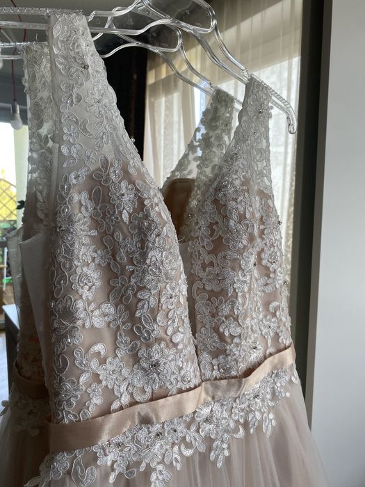 Suknia ślubna z koronki i tiulu, rozmiar 38