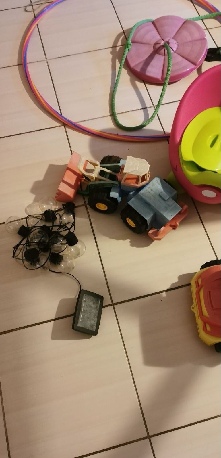 Huśtawka, lampki solarna, podstawka do WC i wiele innych TANIO!