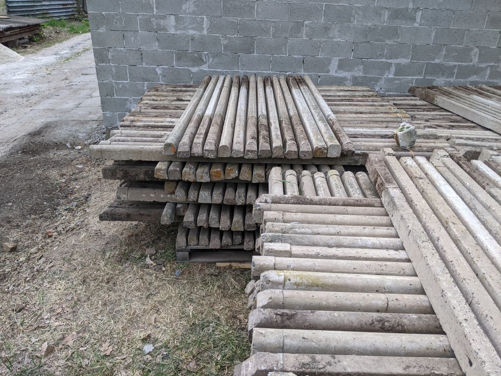 Продам залізо бетонні стовпчики