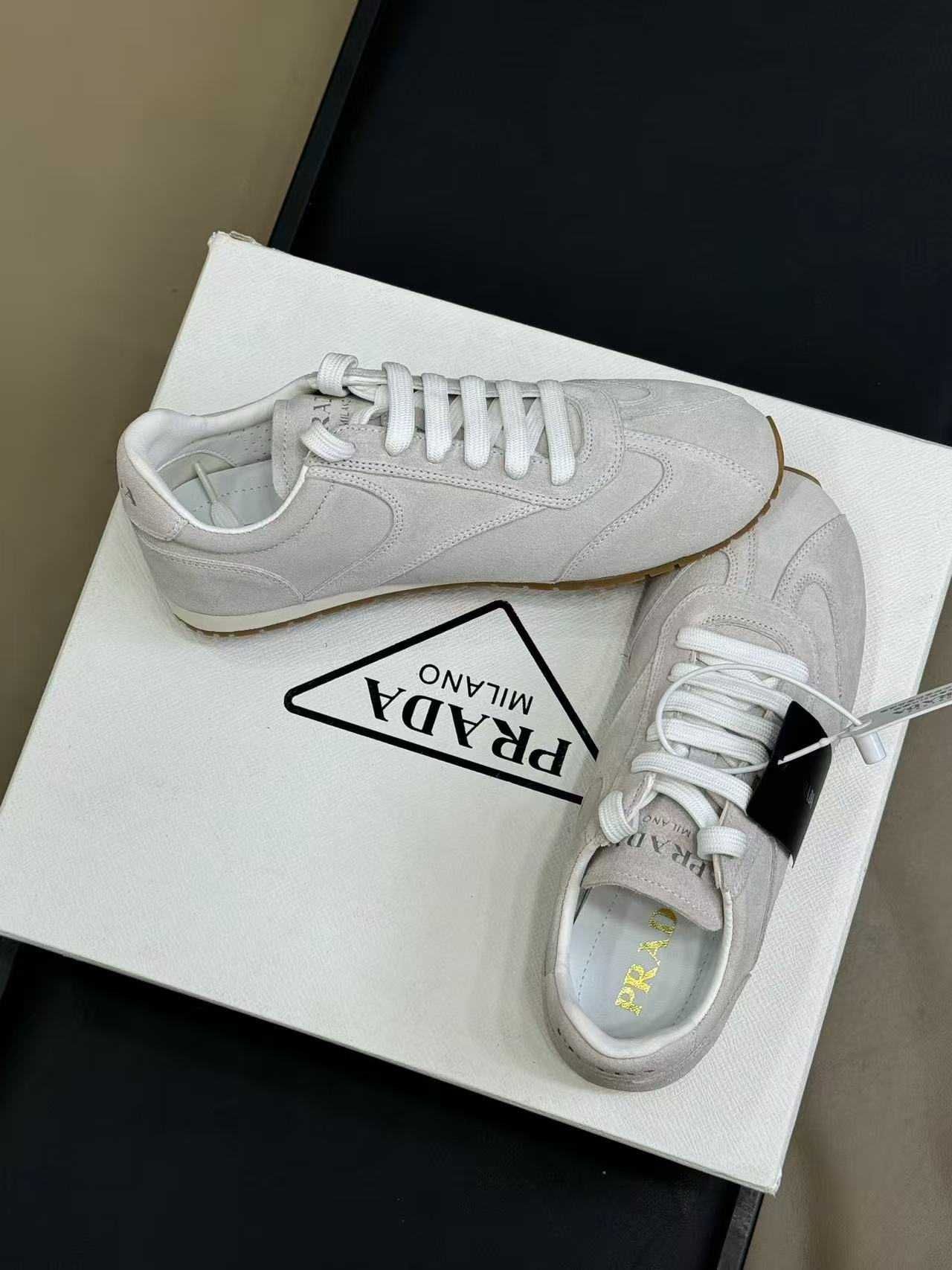 "PRADA Sapatos Casual Feminino - Tamanhos Disponíveis"