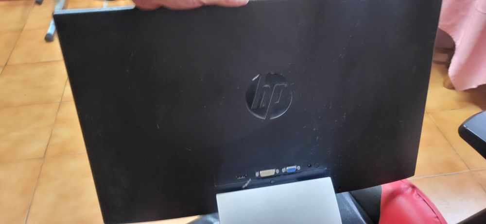 Monitor HP Pavilion 23xi 23-inch IPS LED Backlit .
:P