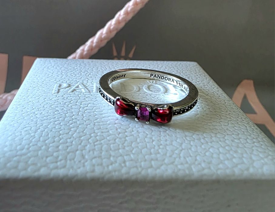 Pierścionek Pandory z charms