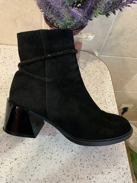 Замшеві черевики