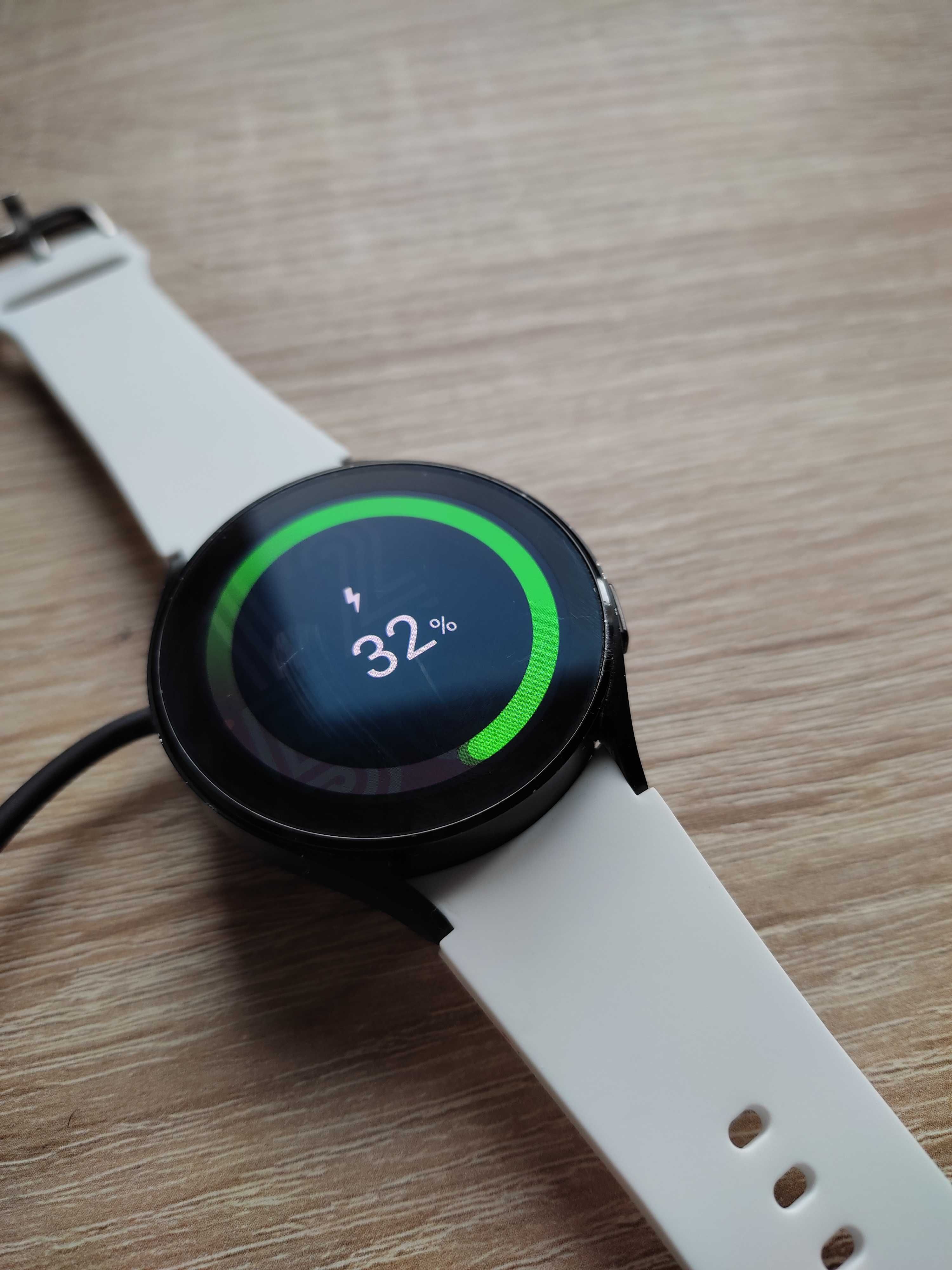 Galaxy Smartwatch 4 44mm LTE E-sim + akcesoria