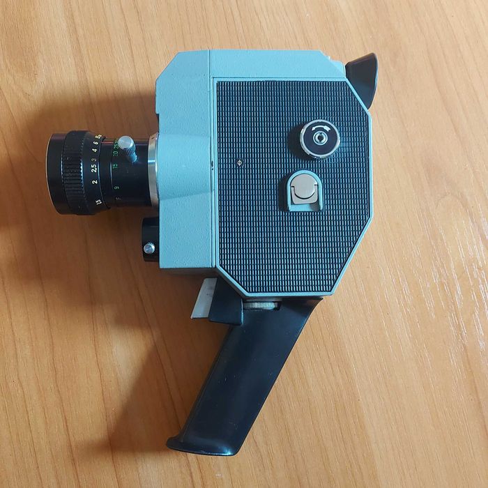 Kamera, Projektor, Przeglądarka i prasa do klejenia filmów 8-16 mm.