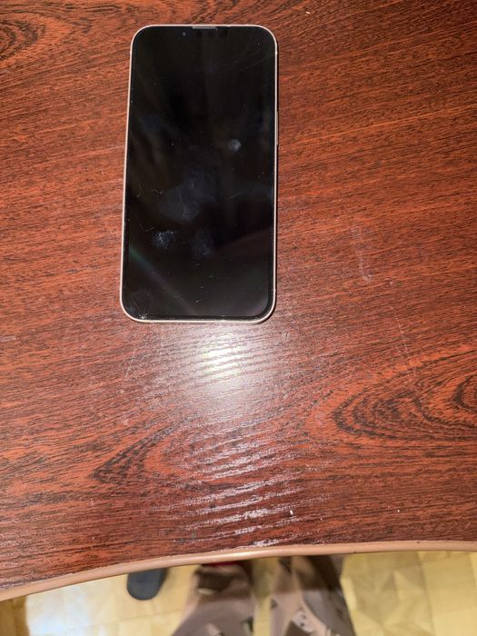 Iphone 13, 256 гб, б/у, тріснутий трохи екран, предоплата