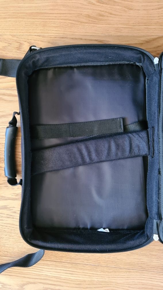 Czarna torba na laptopa 30x40cm Porządna. Wodoodporna.