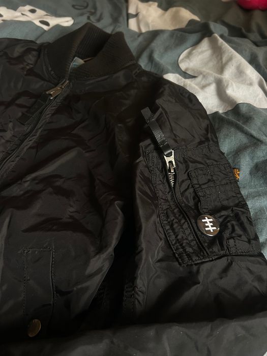 бомбер Alpha Industries MA-1):