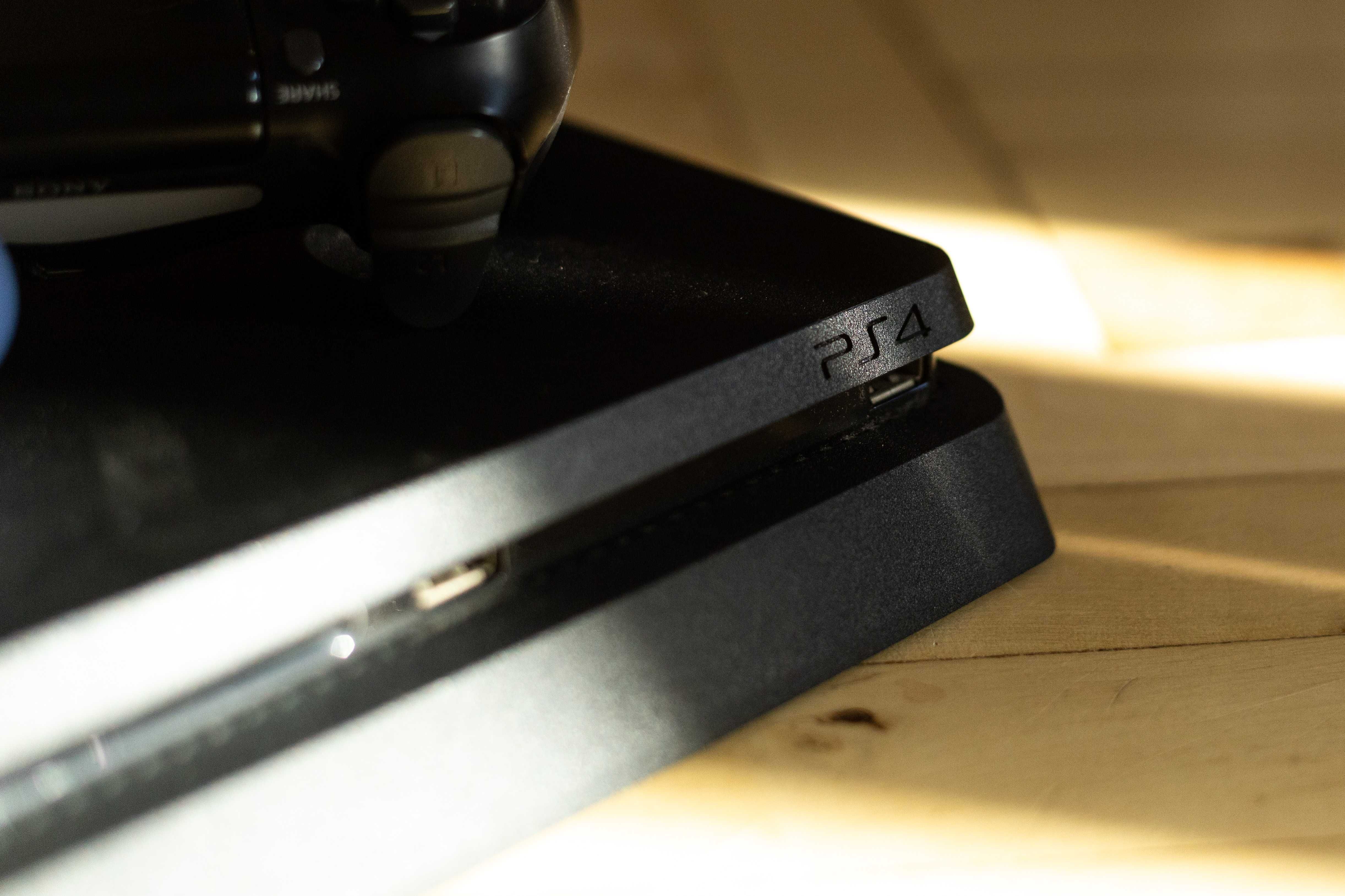 Sony Playstation 4 Slim 500Gb + стойка охлаждения + 6 игр