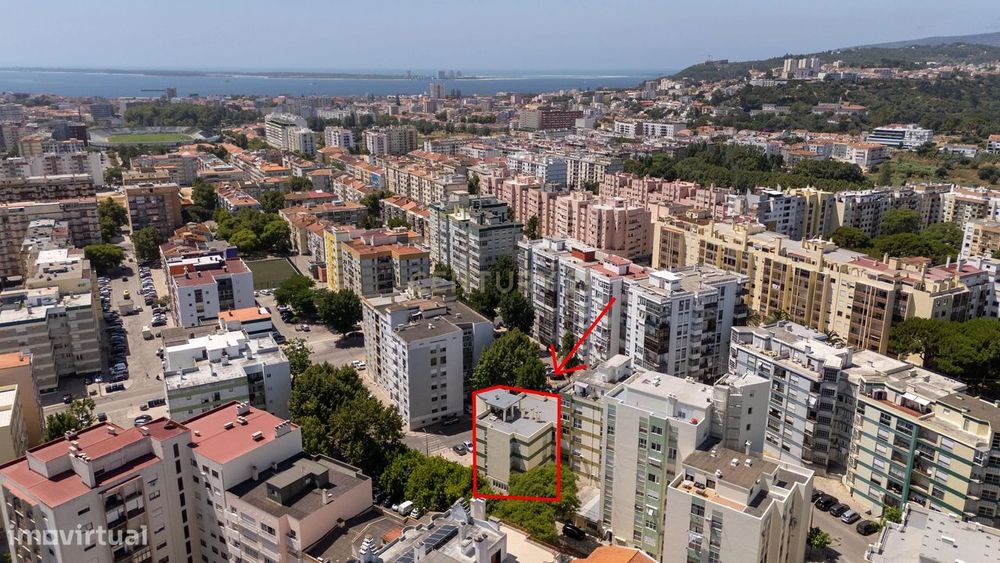 Apartamento T3 com boas áreas e terraço comum em zona nobre da cidade