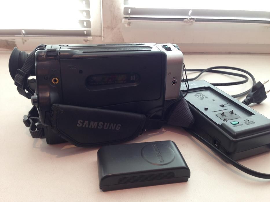 Видеокамера аналоговая Samsung VP-A30 в отличном состоянии