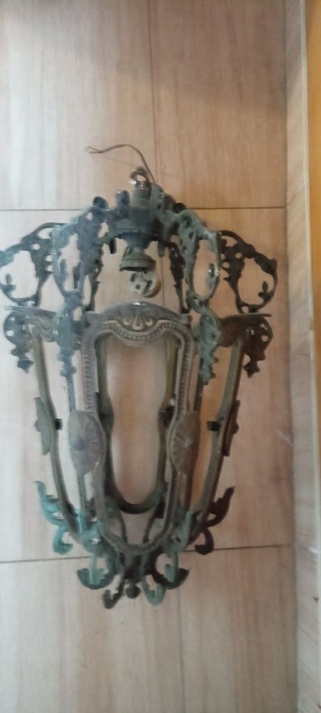Lanterna antiga latão maciço sem vidros
