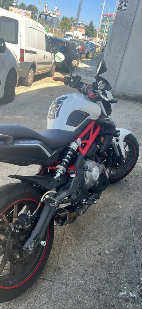 Moto benelli bn 302