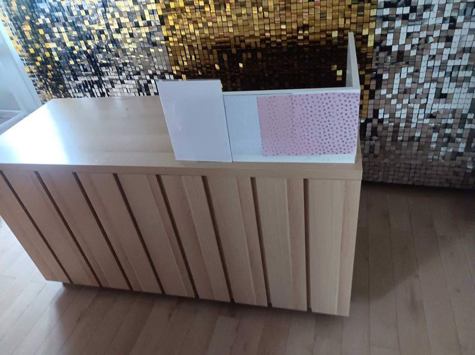 Lada sklepowa recepcja na kółkach