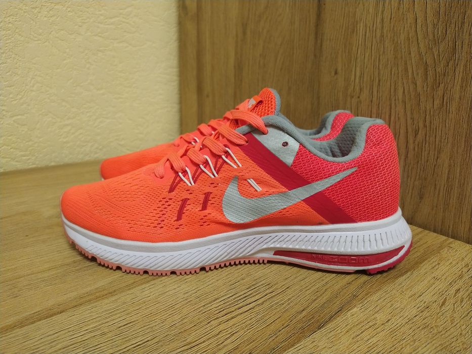 Кроссовки Nike WMNS ZOOM WINFLO 2