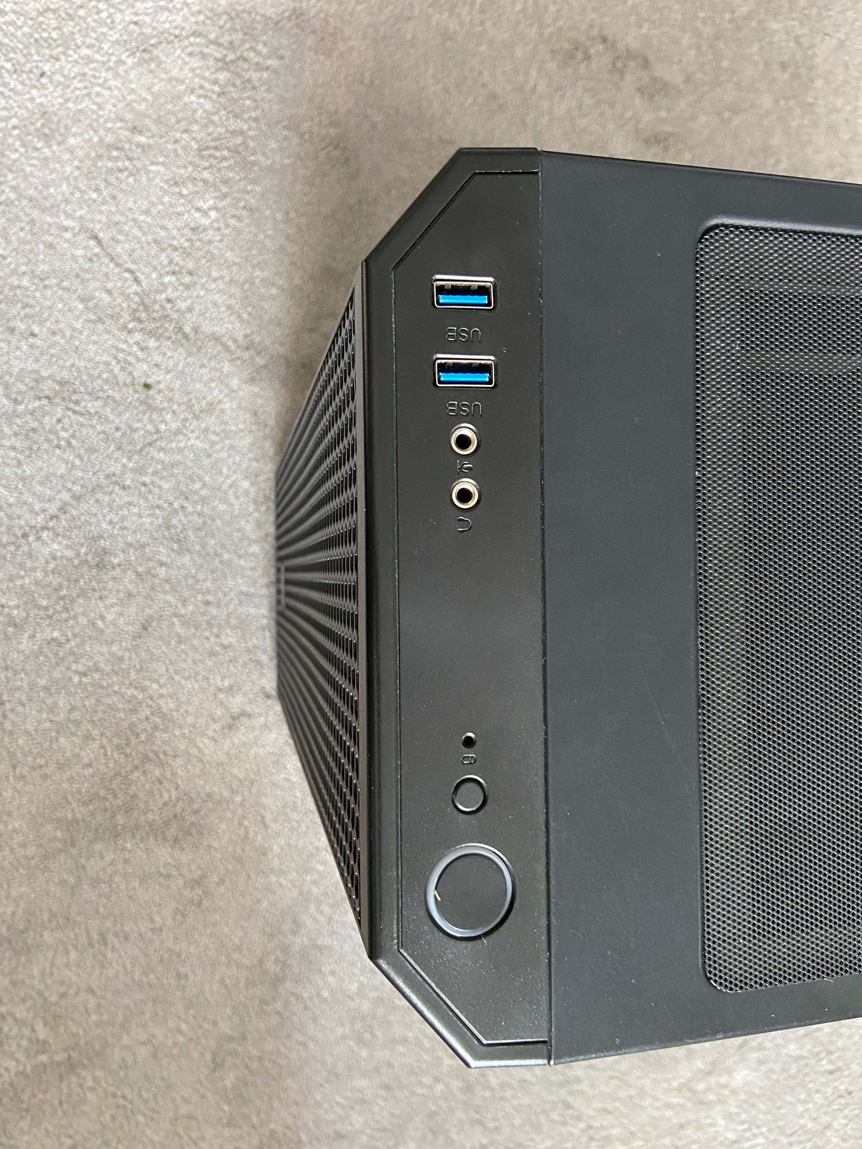 Komputer stacjonarny – i7 11700K / RX 6700 XT / 64GB RAM / SSD+HDD