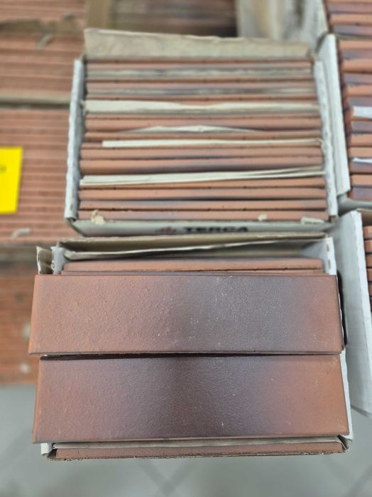 Płytka klinkierowa Kosmo ,elewacyjna Wienerberger, czerwona cieniowana