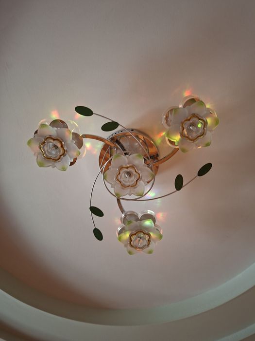 Продам люстру б/у