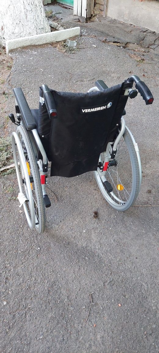 Инвалидную коляску новую