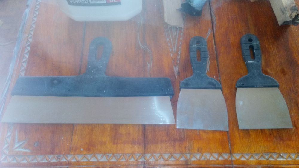 Шпатели строительные.