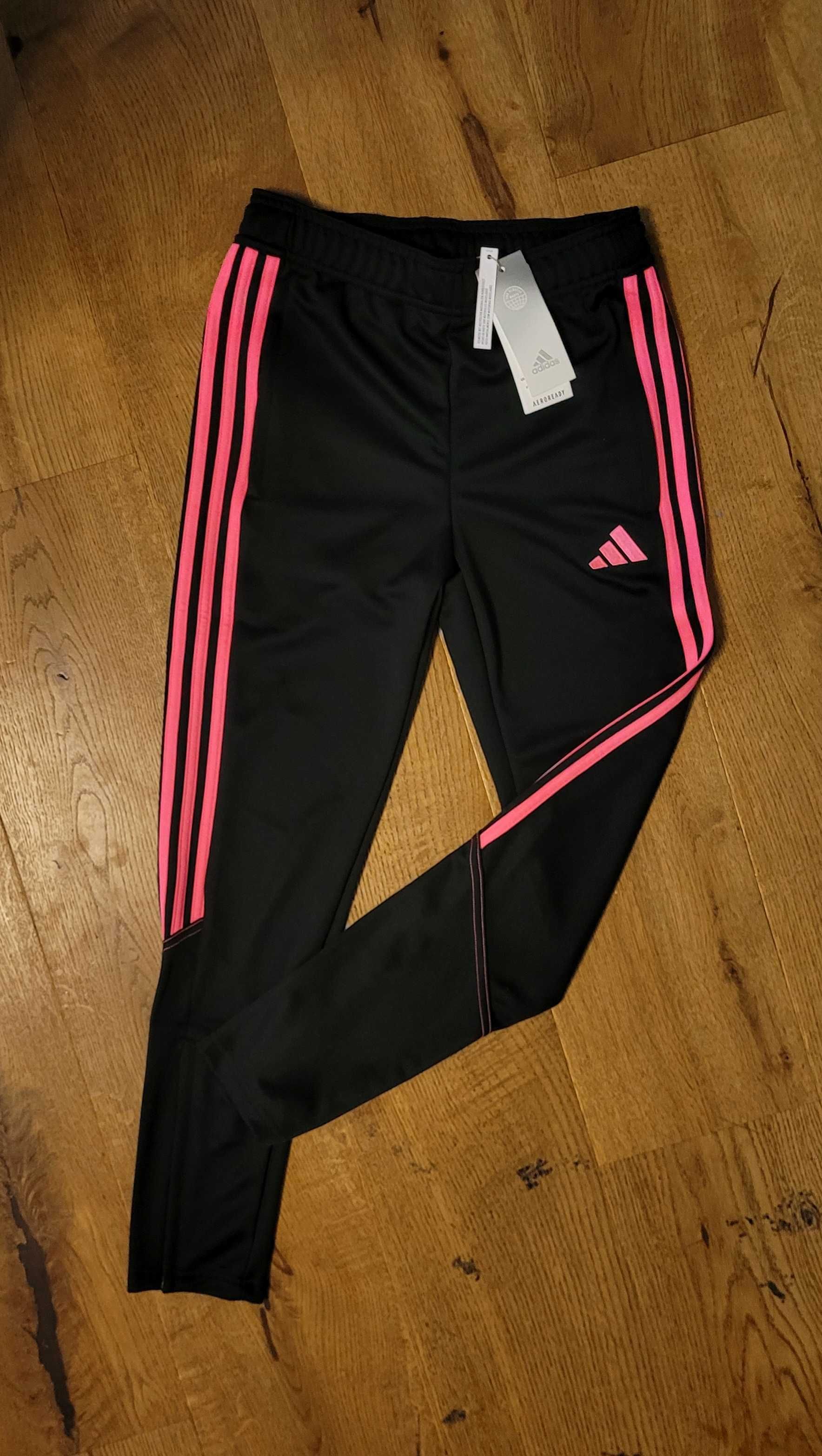 Nowe spodnie sportowe dresowe Adidas 152