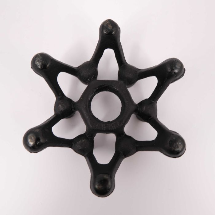 Świecznik, czarny brutalistyczny, żeliwny, Japonia.