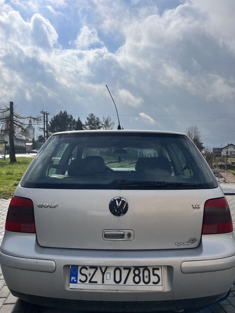 Spsedam Volkswagen Golf-4 rok 2000. 1.6 LPG Benzyn