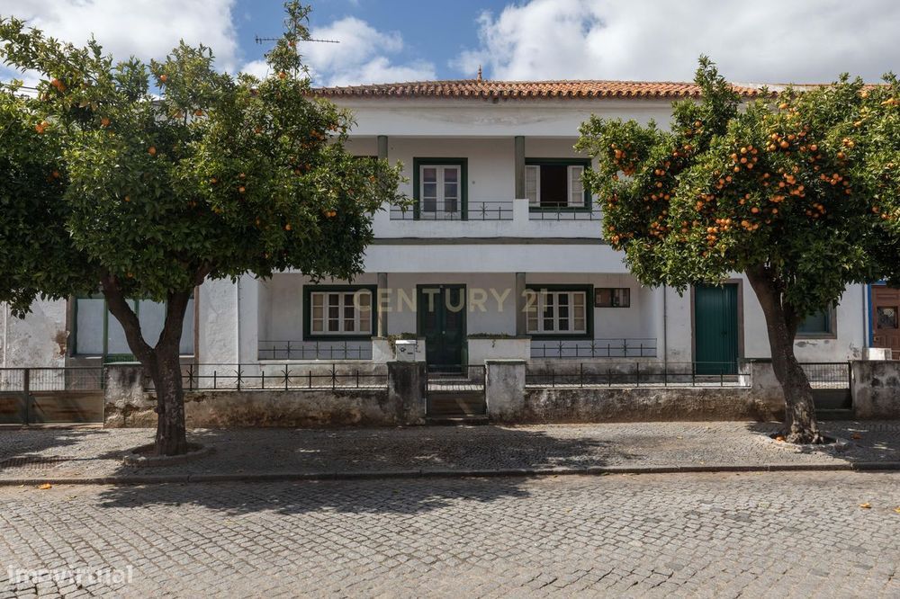 Moradia T6 com Jardim e Vista Panorâmica em Avis