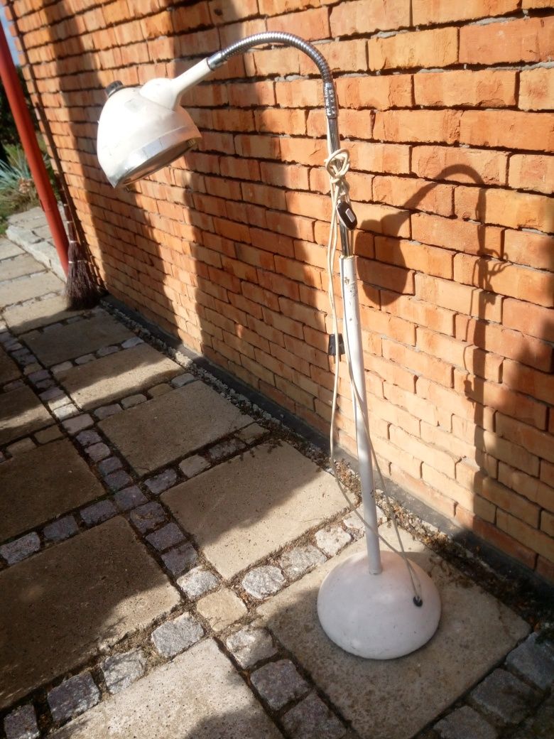 Lampa medyczna zabytek PRL .