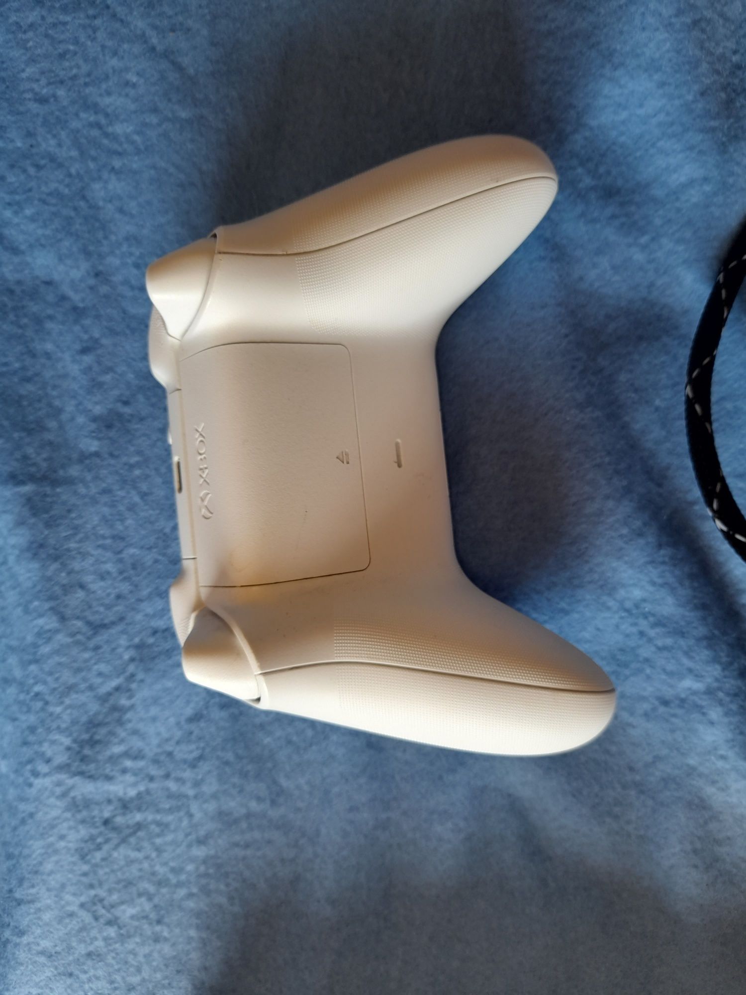 Vendo um xbox one s com 1 controle de como novo