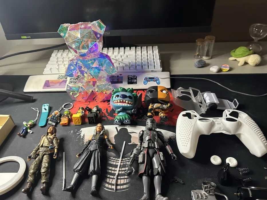 12 figuras: LEGO, Hasbro Star Wars Black Series,DC,Funko Pop+presentes