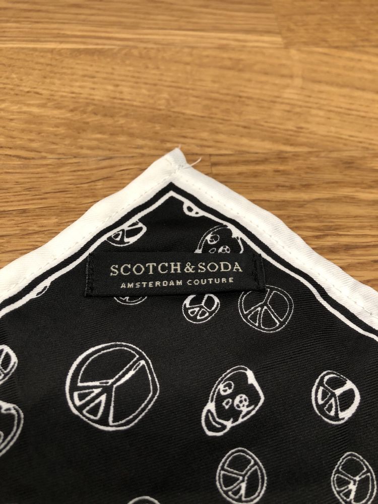 Poszetka Scotch & Soda chusteczka czaszka i pacyfka