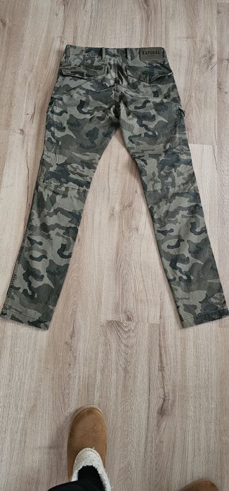 Calças e calções camuflados tipo tropa
