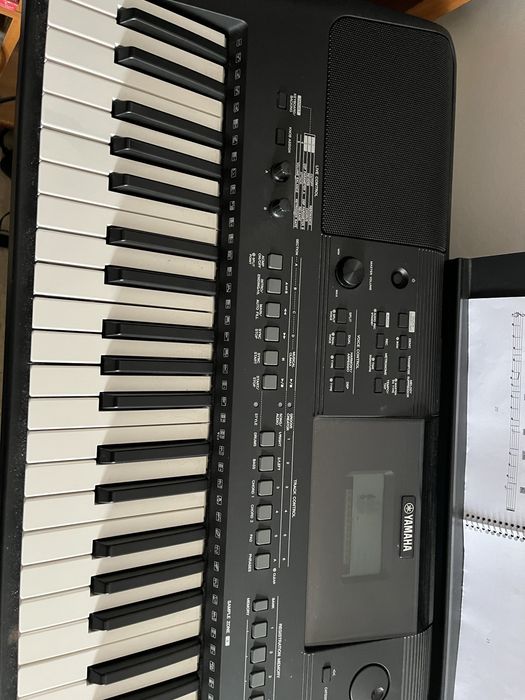 Teclado sintetizador Yamaha E 463