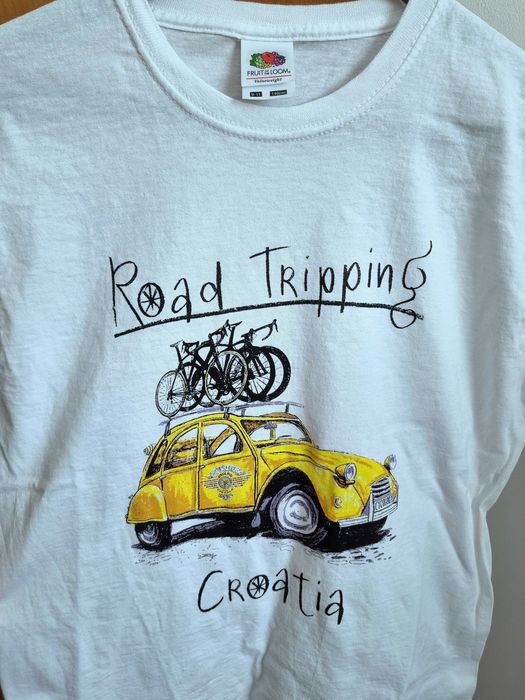 T-shirt "Road Tripping Croatia" 100% algodão, tamanho 9-11 anos
