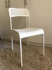 Cadeira branca (IKEA)