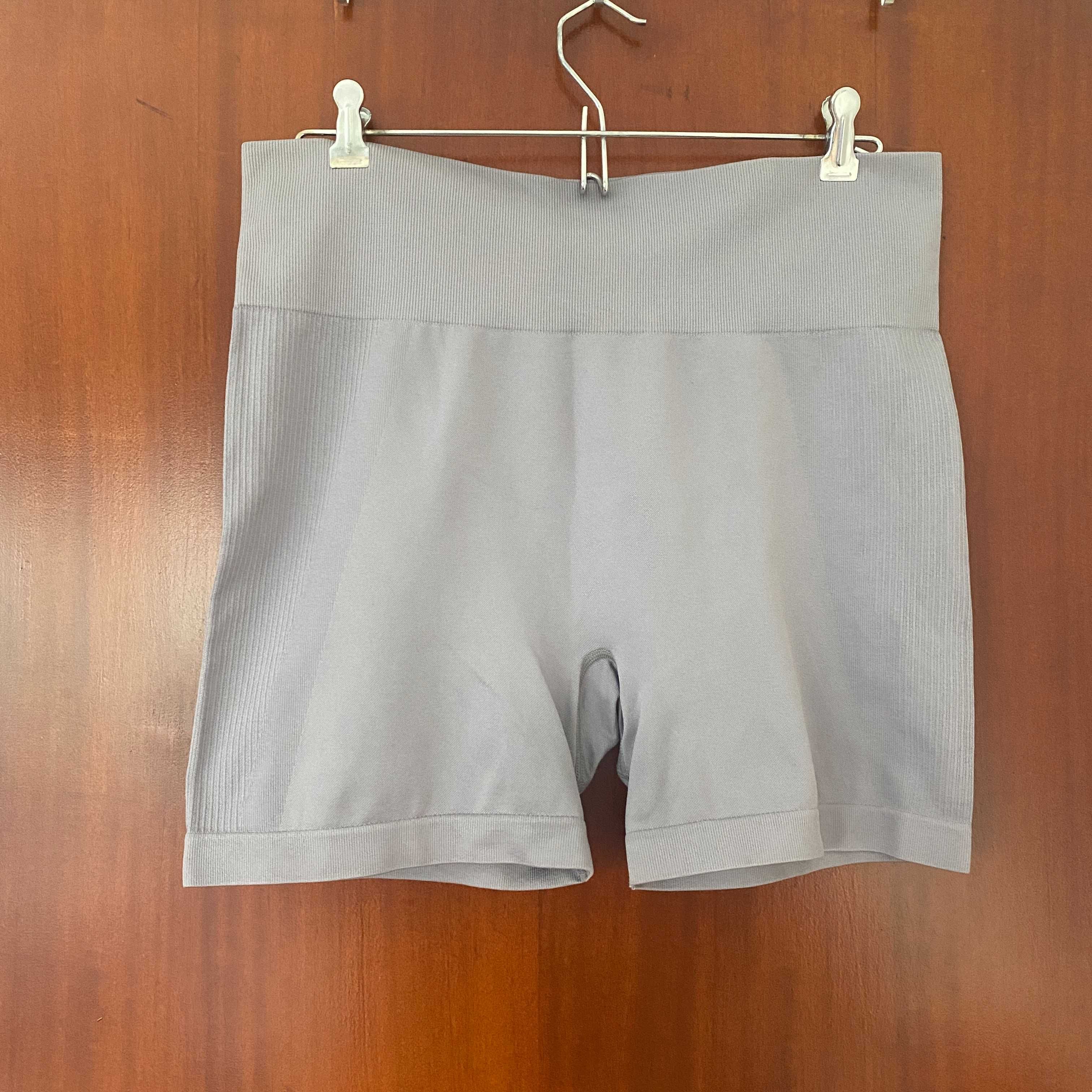 Short Desporto Cinza