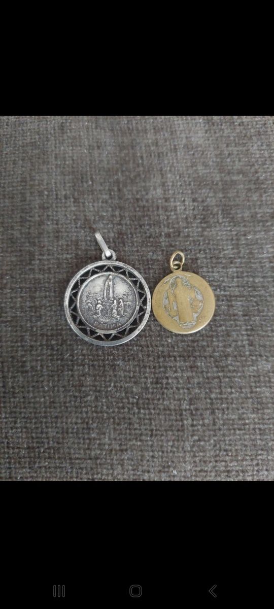 Par de medalhas antigas