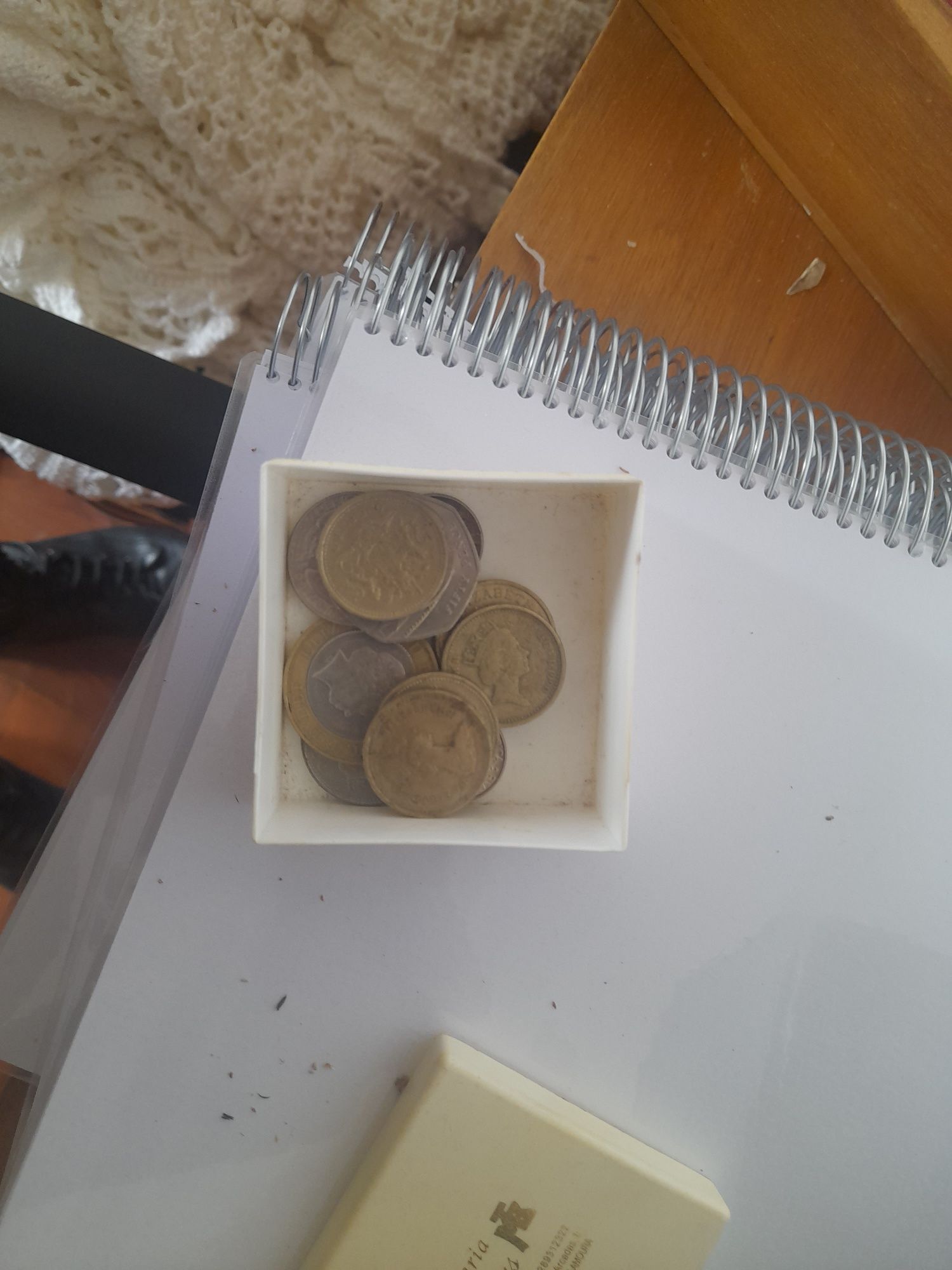 Vendo coleção de moedas e notas