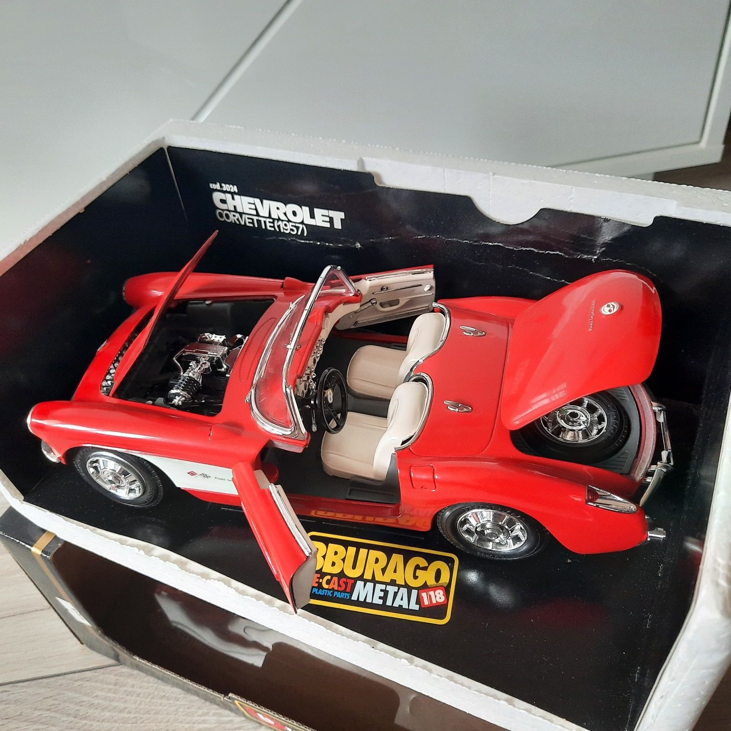 Auto Samochód Kolekcjonerski Chevrolet Corvette 1957 Bburago 1:18