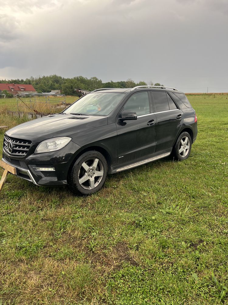 Samochod Mercedes ML W166