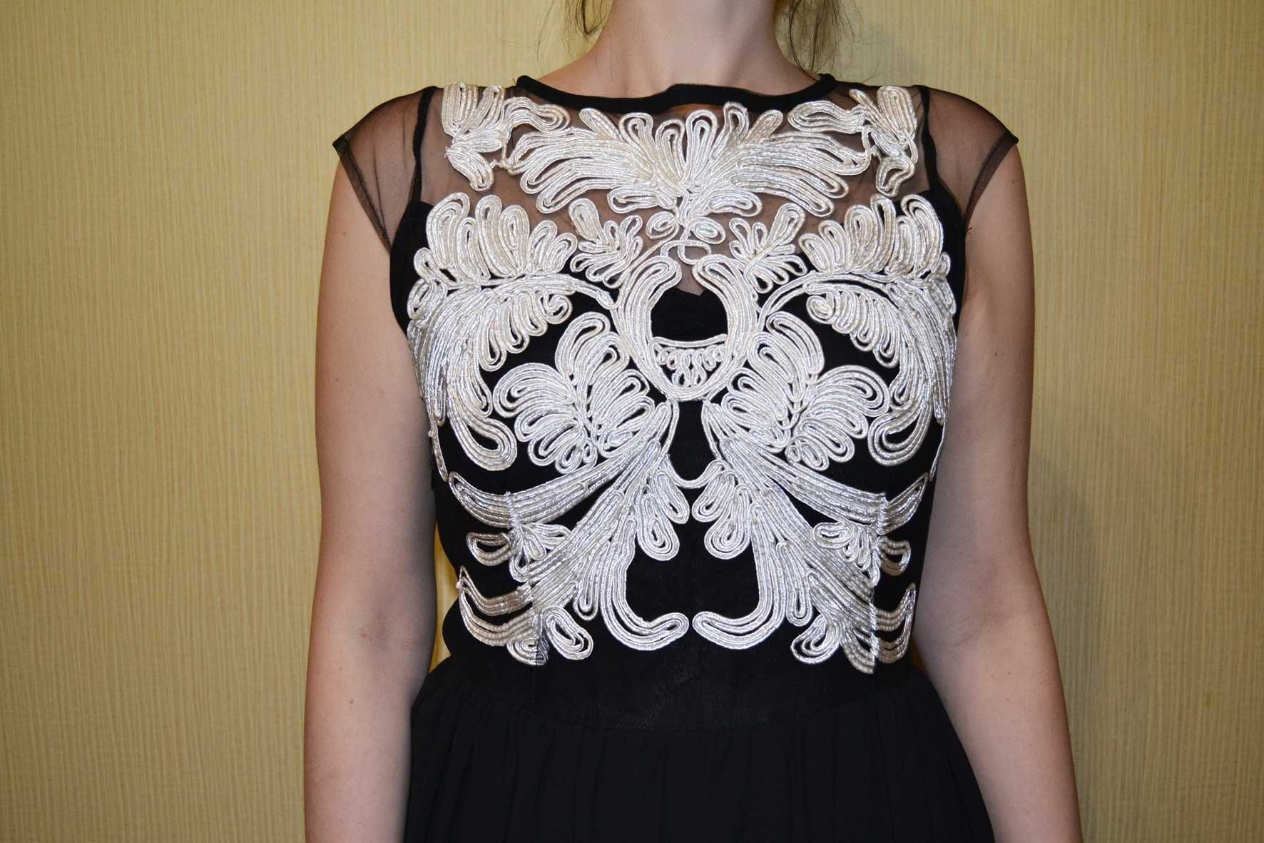 Роскошное черное платье с белой вышивкой Versace